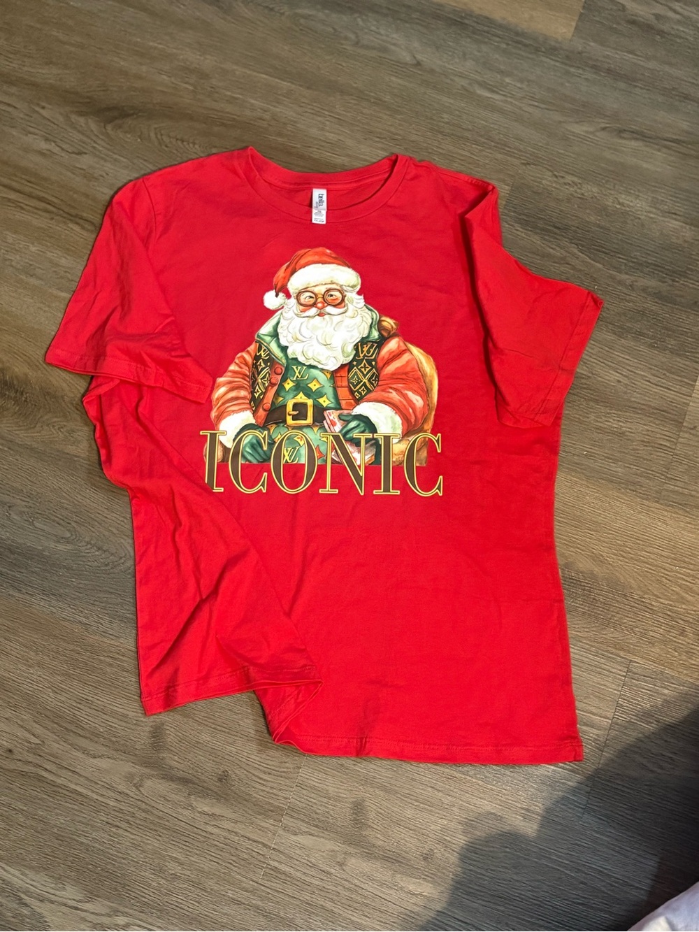 Women's Red 'Iconic' Santa Graphic Short Sleeve Tee